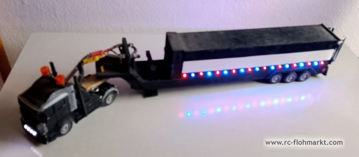 Umgebauter RC Lkw mit Beleuchtung